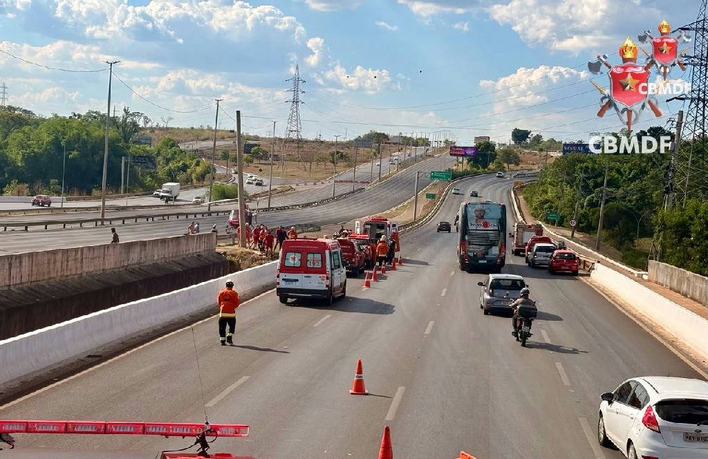 Acidente de moto na Ponte do Bragueto deixa pai e filho feridos no Lago Paranoá