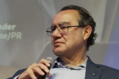 Augusto Cury classifica como grave a ausência de Lula no debate da Globo e critica polarização