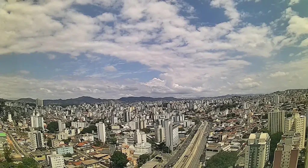Belo Horizonte enfrenta calor intenso e Defesa Civil emite alerta de baixa umidade