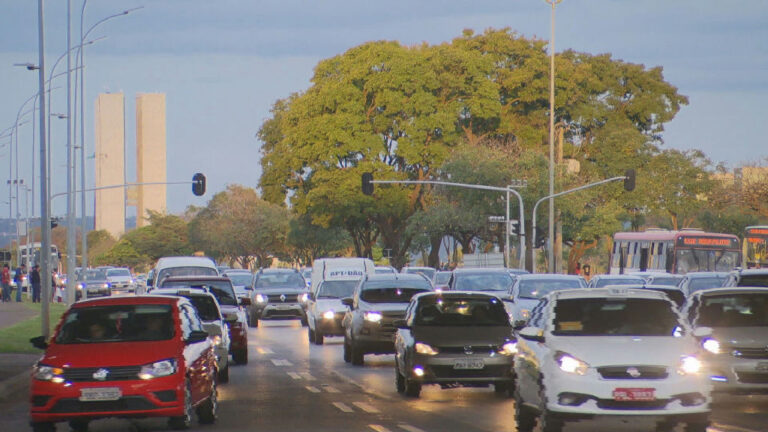 Brasília enfrenta desafios climáticos e busca repensar sua mobilidade urbana