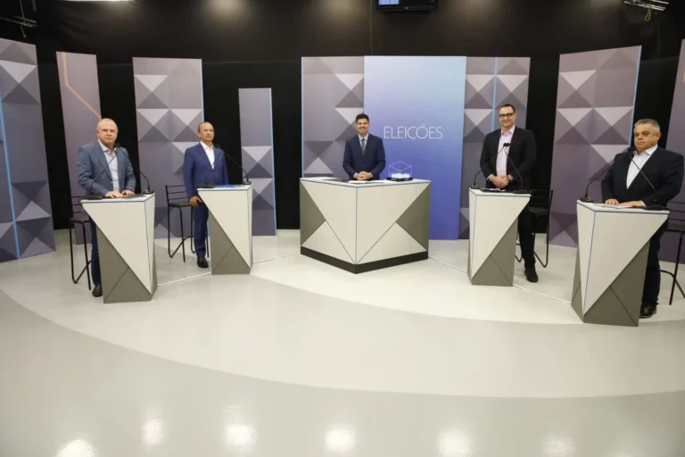 Candidatos ao governo de Santa Catarina debatem propostas em encontro na NSC TV