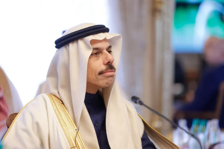 Chanceler saudita viaja a Washington para discutir crise com houthis e segurança regional