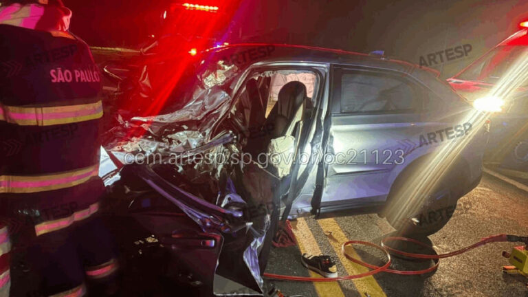 Colisão entre carro e carreta na Rodovia Laurentino Mascari mata uma pessoa e fere outra em Itápolis
