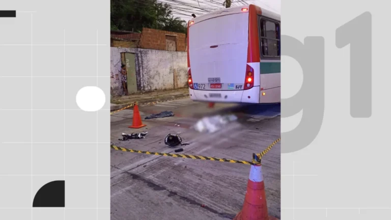 Colisão entre moto e ônibus deixa jovem de 26 anos morto na Avenida Sul, no Recife