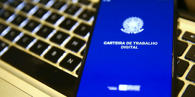 Desemprego cai para 5,3% e Brasil atinge recorde de ocupação no trimestre