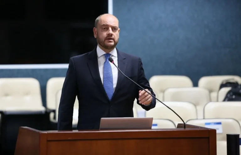 Governo de Ricardo Couto divide opiniões no Rio de Janeiro com 47% de aprovação