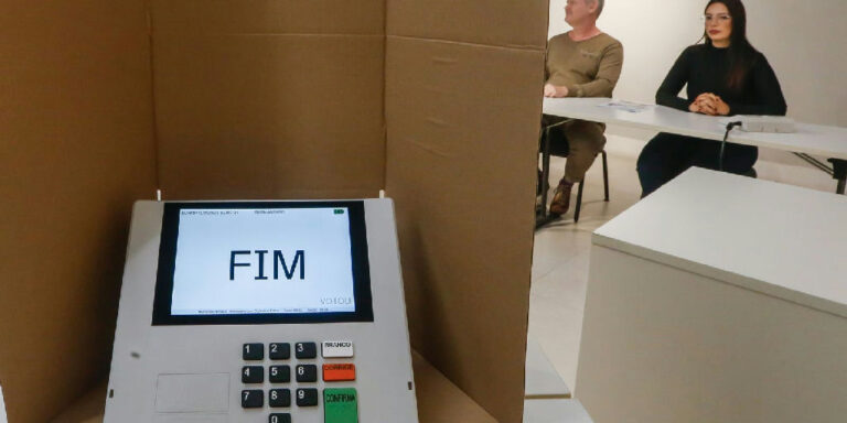 Justiça Eleitoral atualiza regras para coibir uso de tecnologias na cabine de votação