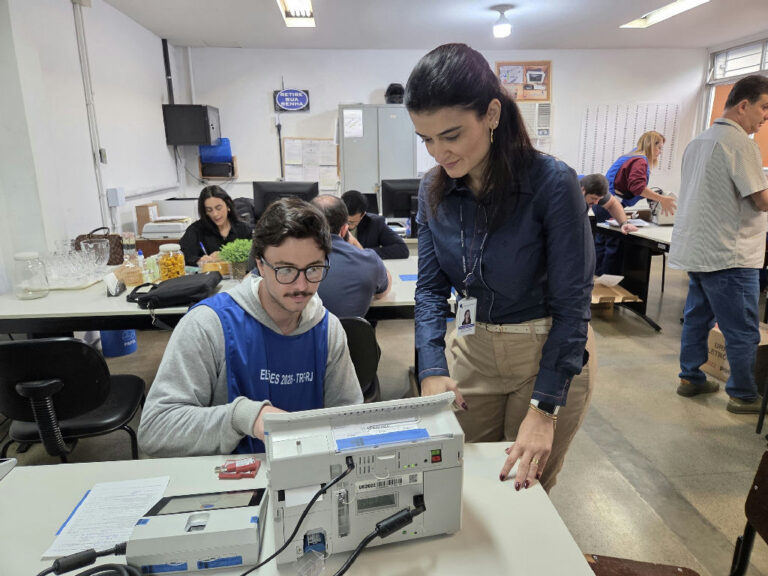 Justiça Eleitoral conclui distribuição de urnas no polo de Itaperuna para o primeiro turno