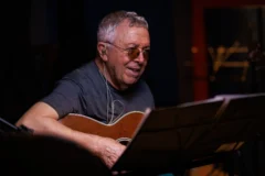 Luiz Carlos Sá celebra trajetória solo com lançamento de álbum e livro inéditos