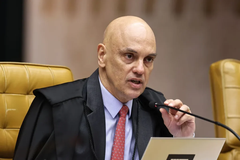 Pesquisa aponta Alexandre de Moraes como figura mais desgastada em crise no STF