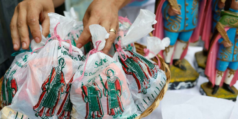Tradição de Cosme e Damião une fé e solidariedade no Rio de Janeiro