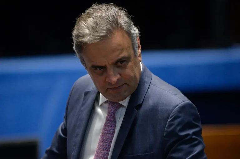 Aécio Neves amarga derrota nas urnas e fica fora de cargos eletivos após 40 anos