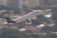 Aeronave da Latam pede prioridade de pouso em Porto Alegre após falha
