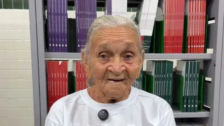 Aos 76 anos, aposentada supera barreiras e aprende a escrever o próprio nome no Piauí