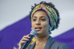 Apoiadores de Flávio Bolsonaro atacam legado de Marielle Franco durante protesto no Rio