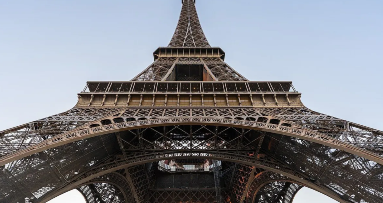 Ataque a tiros em região metropolitana de paris deixa um morto e feridos