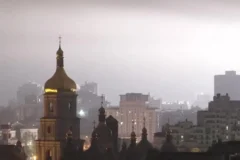 Ataques entre Rússia e Ucrânia escalam apesar de mediação dos Estados Unidos