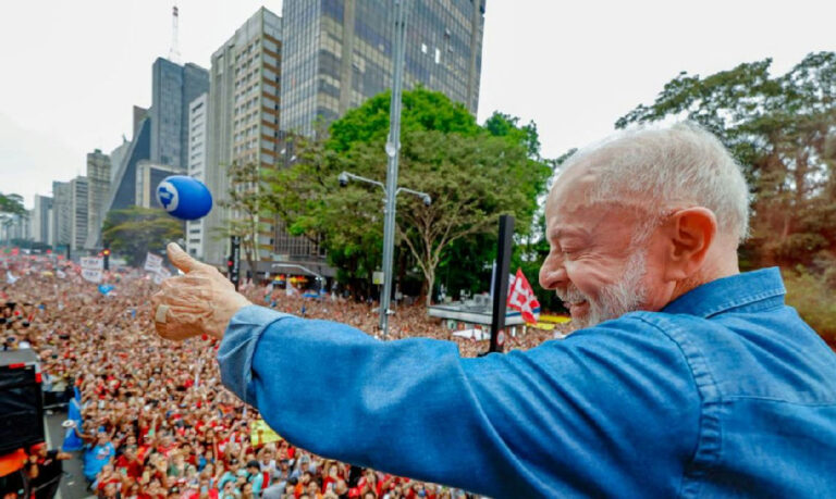 Ato na Avenida Paulista mobiliza apoiadores pela reeleição de Lula