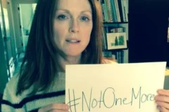 Atriz Julianne Moore cobra medidas rígidas após tiroteio em escola nos Estados Unidos