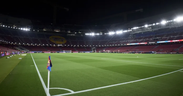 Barcelona e Alavés duelam pela liderança e reabilitação na Espanha