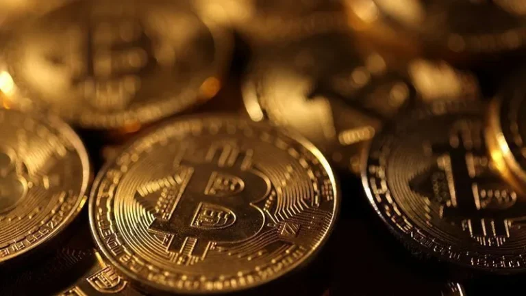 Bitcoin avança e testa resistência apesar de cautela no cenário econômico