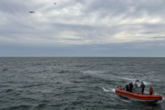 Buscas por avião médico desaparecido seguem na costa de Nantucket após localização de destroços