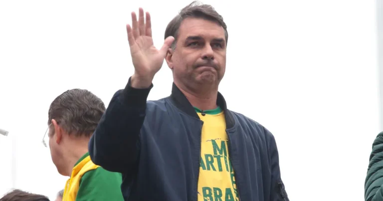 Campanha de flávio bolsonaro opta por silêncio após desafio de lula sobre sigilo
