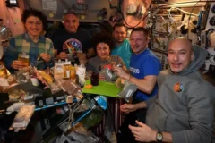 Cardápio orbital: como funciona a alimentação dos astronautas na Estação Espacial Internacional