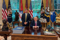 Caso de Flávio Bolsonaro é visto como fardo para Donald Trump durante eleições nos Estados Unidos