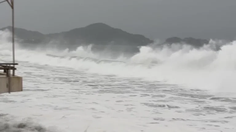 Categoria 3: furacão Simon enfraquece e México mantém alerta contra desastres naturais