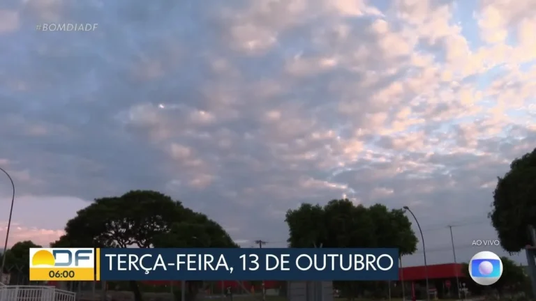 Céu de Brasília marca a manhã desta terça-feira, 13 de outubro