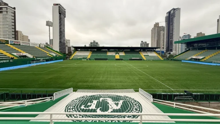 Chapecoense recebe o Athletico-pr na Arena Condá pela 30ª rodada do Brasileirão