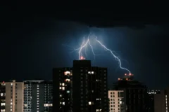 Como proteger sua casa contra tempestades severas e evitar danos estruturais
