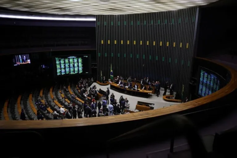 Concurso da Câmara dos Deputados abre vagas com salários de R$ 32 mil