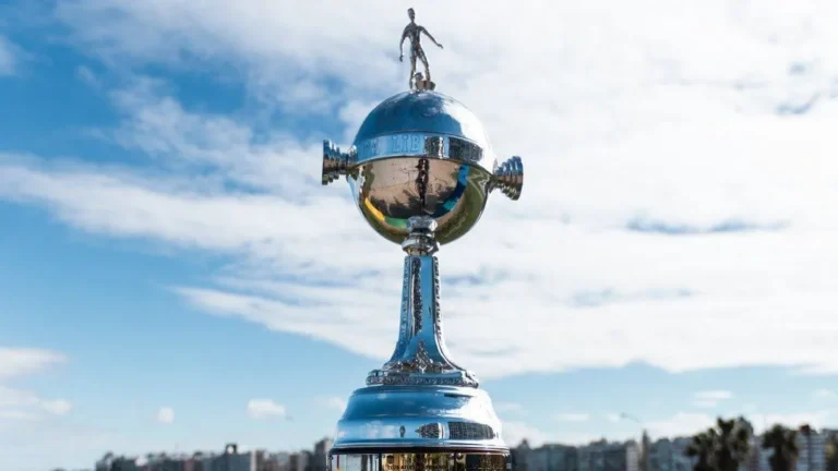 Conmebol define horário e palco da final da Libertadores entre Palmeiras e Estudiantes