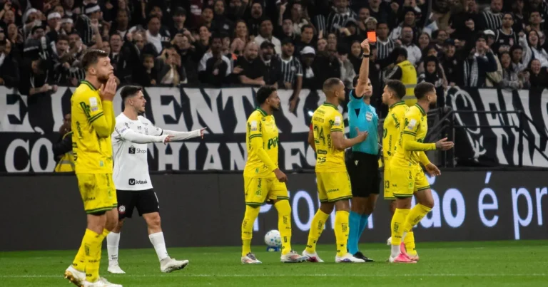 Corinthians e Mirassol se enfrentam pelo Campeonato Brasileiro na Neo Química Arena