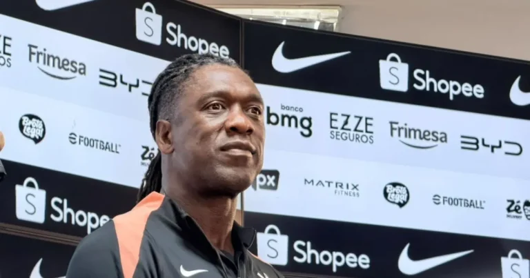 Corinthians regulariza técnico Seedorf no BID e prepara estreia contra o Vasco