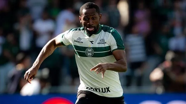 Coritiba vence o Vitória em casa e ganha fôlego na luta contra o rebaixamento