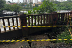 Defesa Civil interdita deck do Parque do Mirante após surgimento de buraco em Piracicaba