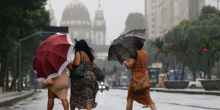Defesa Civil mobiliza equipes para enfrentar tempestades no Sul e Sudeste durante eleições