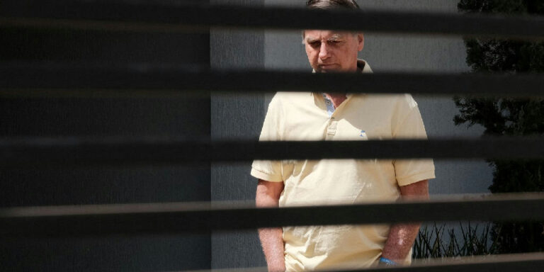 Defesa de Jair Bolsonaro solicita ao STF fim da restrição de visitas de Flávio Bolsonaro