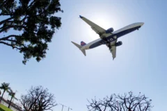 Delta mantém tarifas elevadas para absorver alta nos custos de combustível
