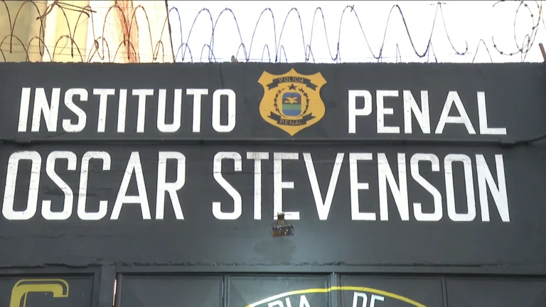 Diretora de presídio no Rio é afastada e presa após flagrante de desvio de carnes e queijos
