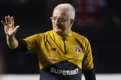 Dorival Jr. expõe bastidores do São Paulo e aponta precariedade em treinos