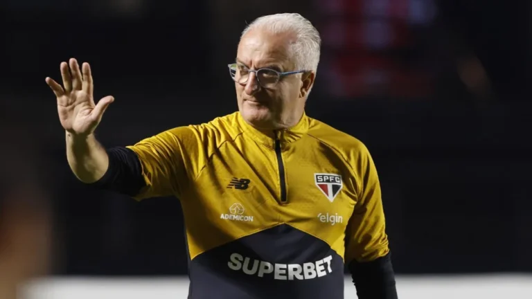 Dorival Jr. expõe bastidores do São Paulo e aponta precariedade em treinos
