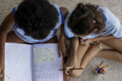 Educação antirracista ganha força e amplia presença em redes de ensino brasileiras
