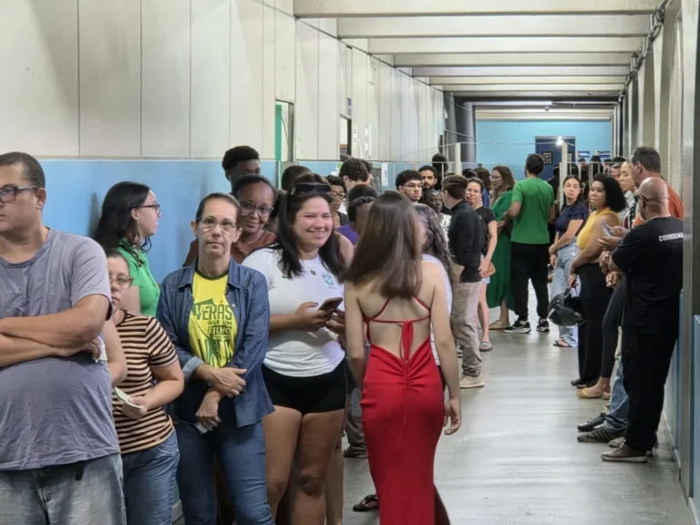 Eleições 2026: eleitores enfrentam filas e movimentação intensa no estado