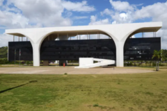 Eleições 2026 em Minas Gerais: candidatos comparecem às urnas neste domingo