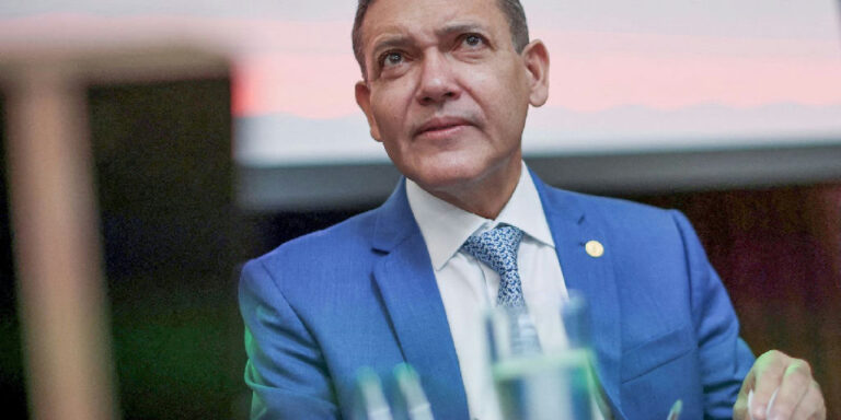 Eleições ocorrem com normalidade e sem interferência externa, afirma presidente do TSE