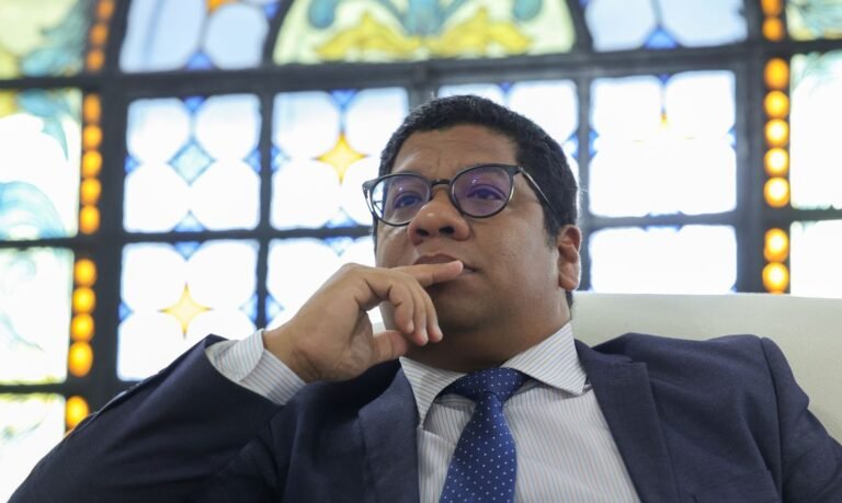 Embaixador cubano no Brasil alerta que ameaça de invasão militar pelos EUA é real